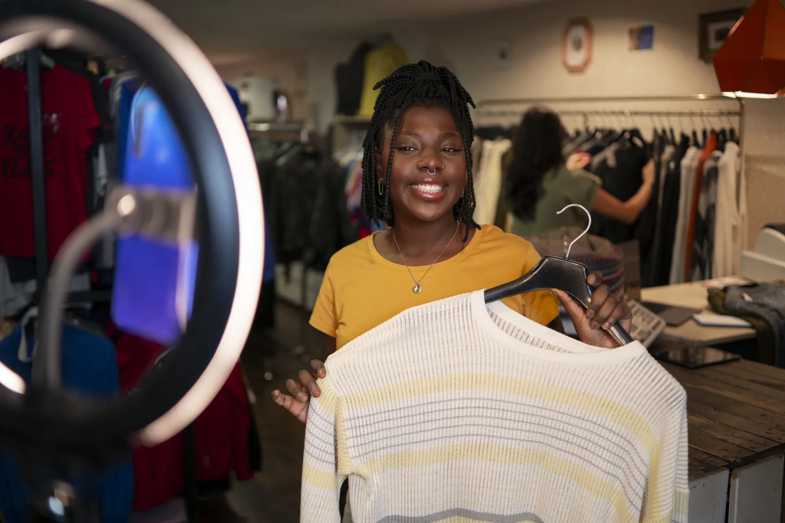 Vendre de la Friperie et de la Mode en Live Shopping : le Guide pour Cartonner